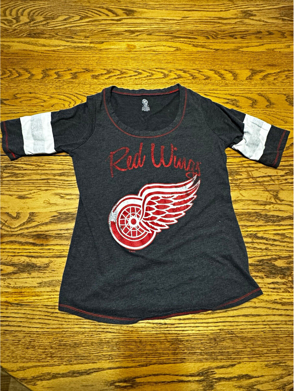 Detroit Red Wings Womens L T Shirt NHL Knights Apparel Gray Hockey Graphic